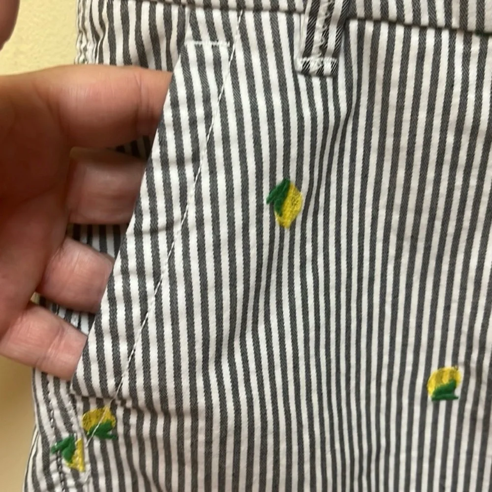 ☀️2/$25 Crown & Ivy shorts w/ lemon embroidered - Picture 3 of 7